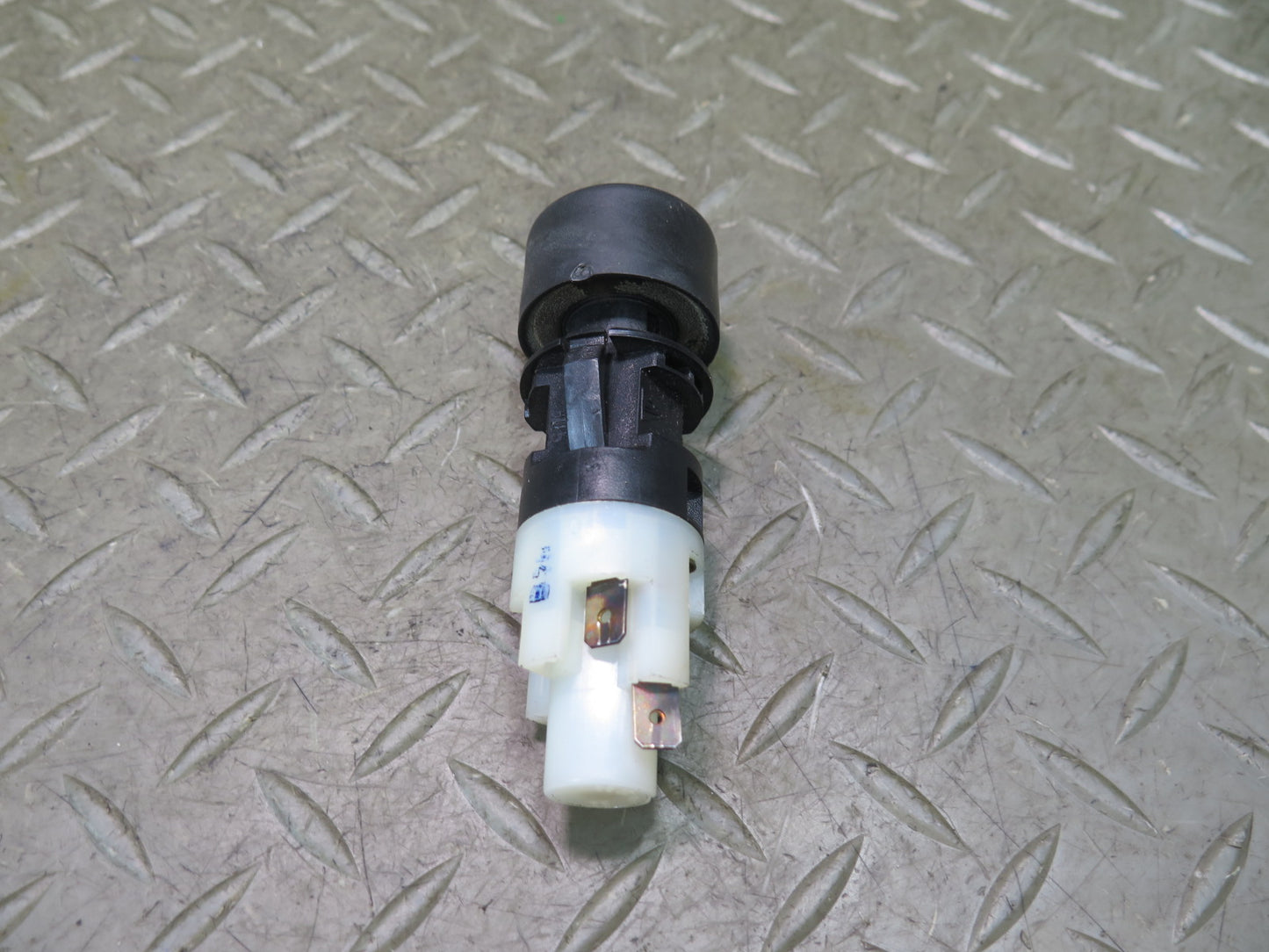 1984-1991 Porsche 928 Odometer Trip Reset Button Switch 92861312500