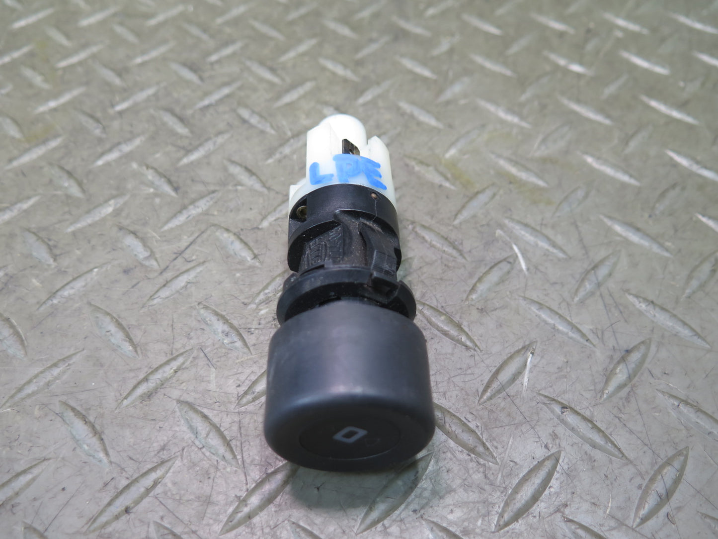 1984-1991 Porsche 928 Odometer Trip Reset Button Switch 92861312500
