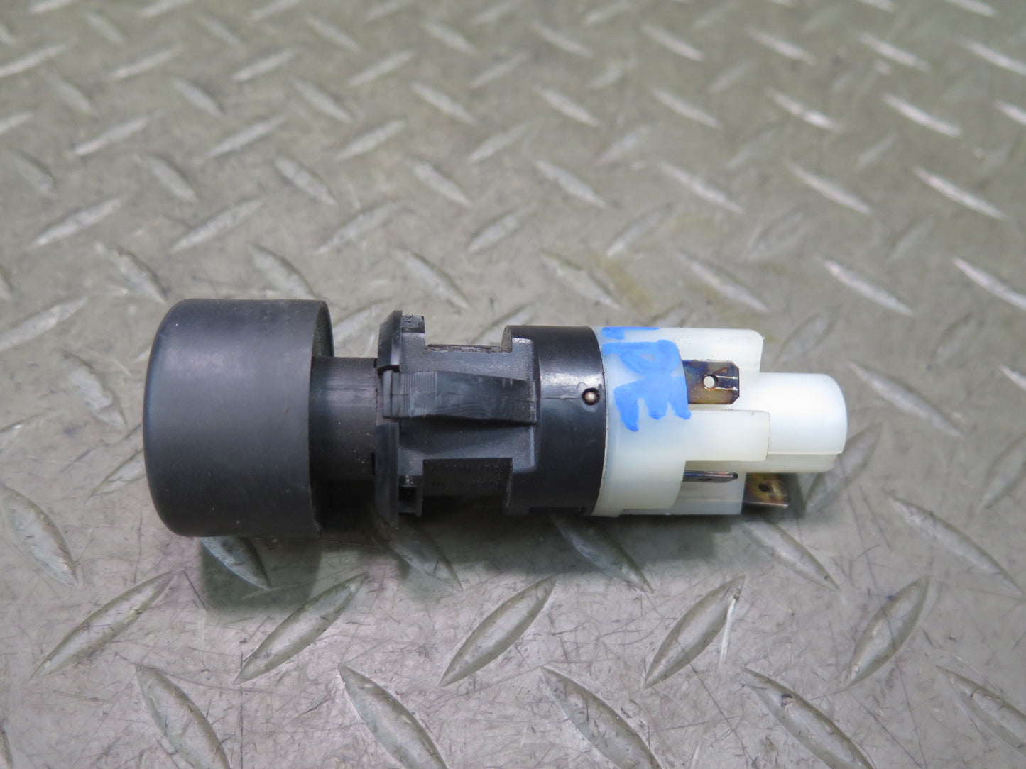 1984-1991 Porsche 928 Odometer Trip Reset Button Switch 92861312500