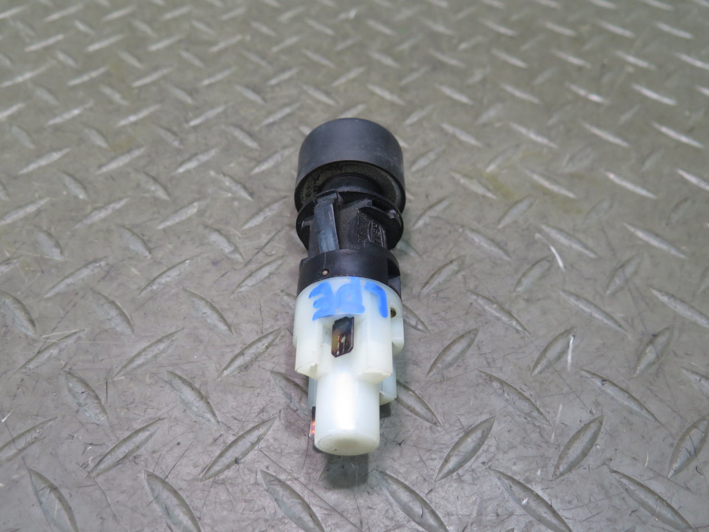 1984-1991 Porsche 928 Odometer Trip Reset Button Switch 92861312500