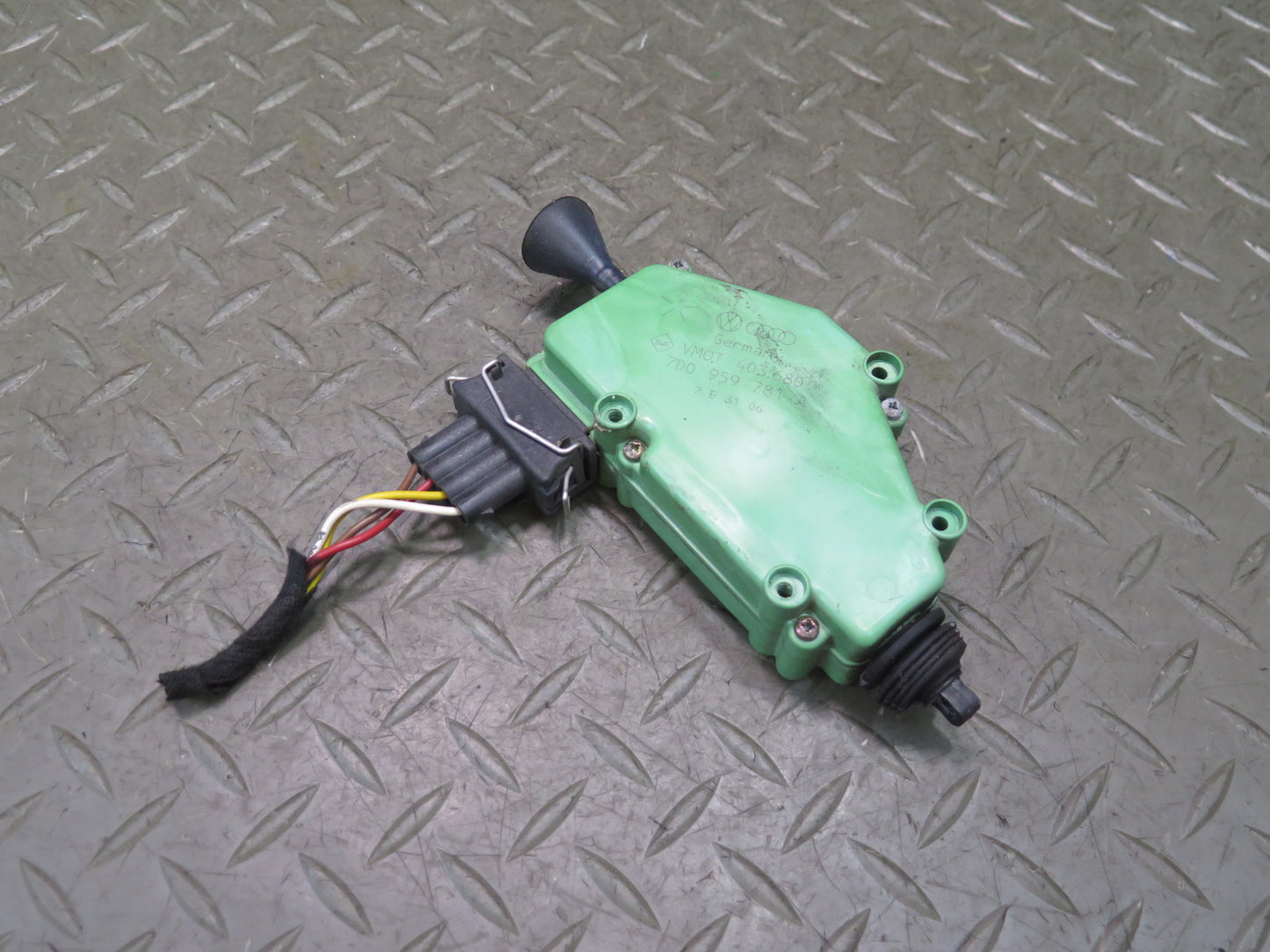 97-03 VW Eurovan T4 Door Lock Central Locking Motor Actuator 7D0959781A OEM