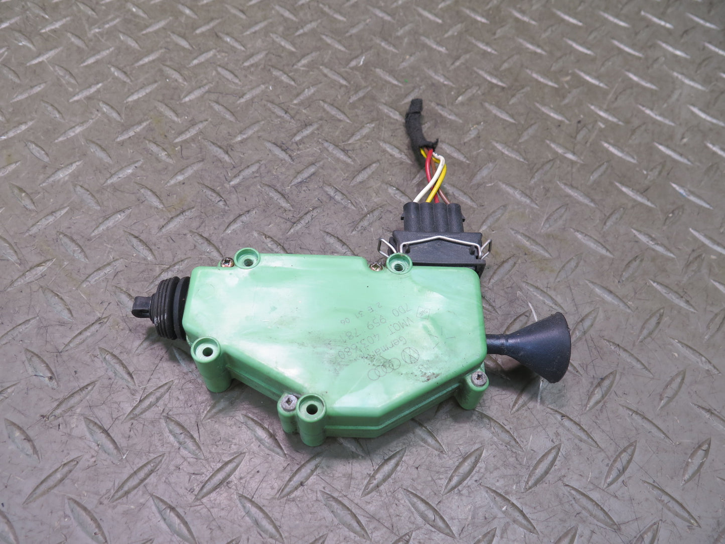 97-03 VW Eurovan T4 Door Lock Central Locking Motor Actuator 7D0959781A OEM