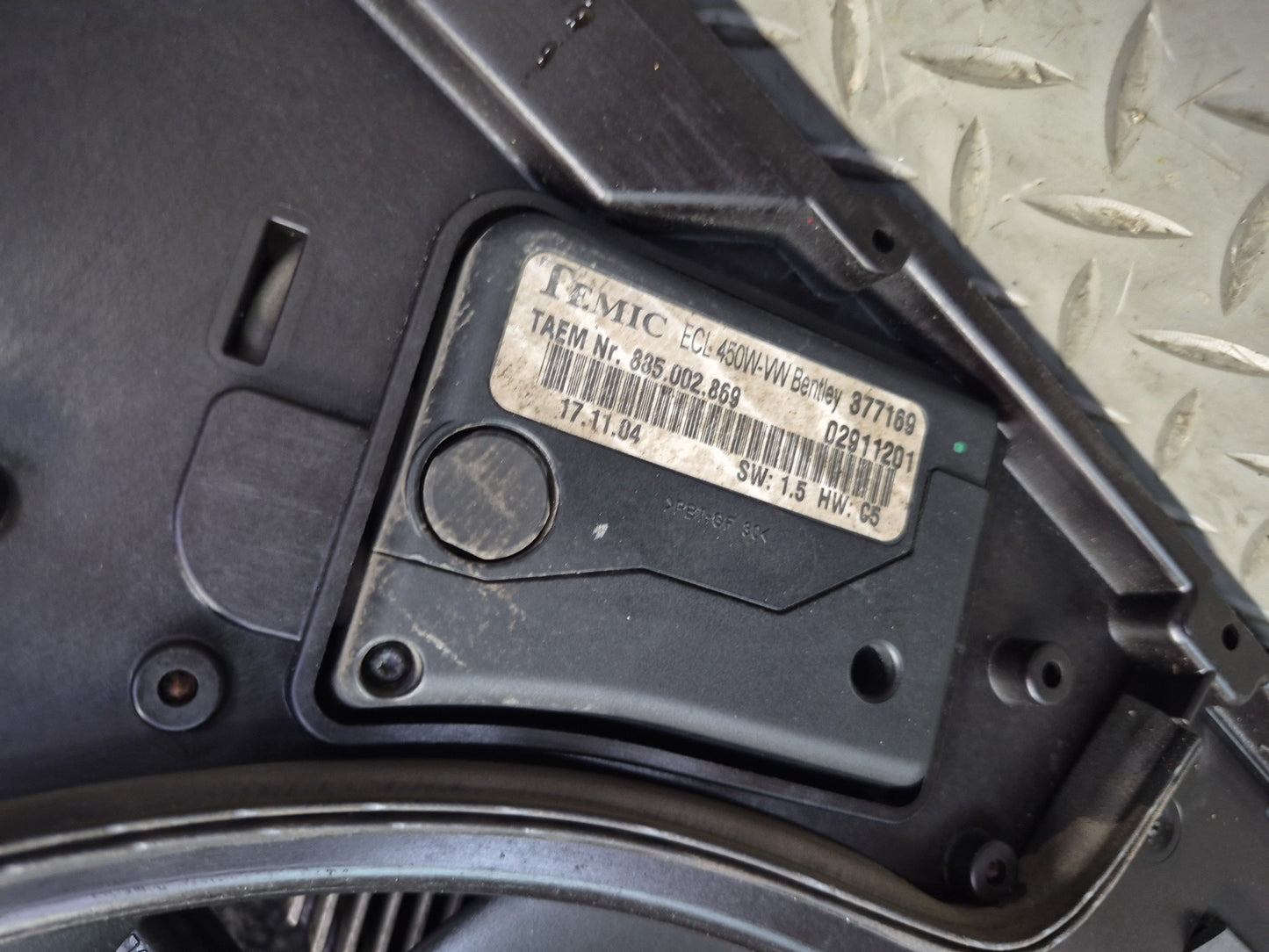 2005 Bentley Continental GT Engine Cooling Radiator Fan Motor Shroud Assy 49K