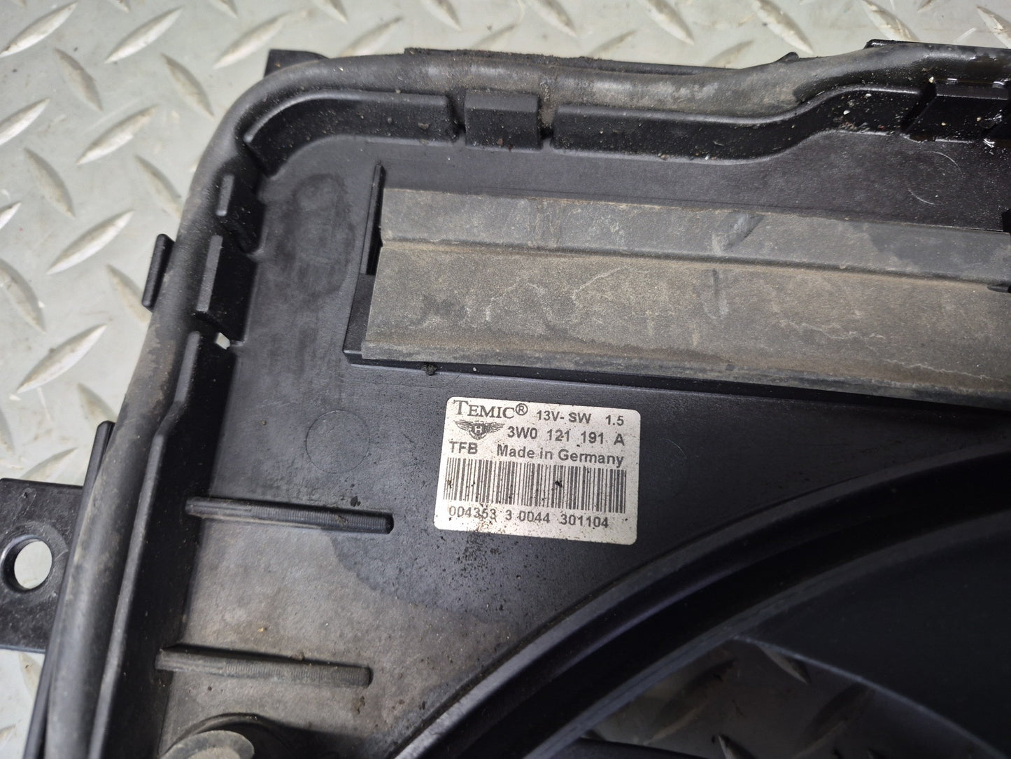 2005 Bentley Continental GT Engine Cooling Radiator Fan Motor Shroud Assy 49K
