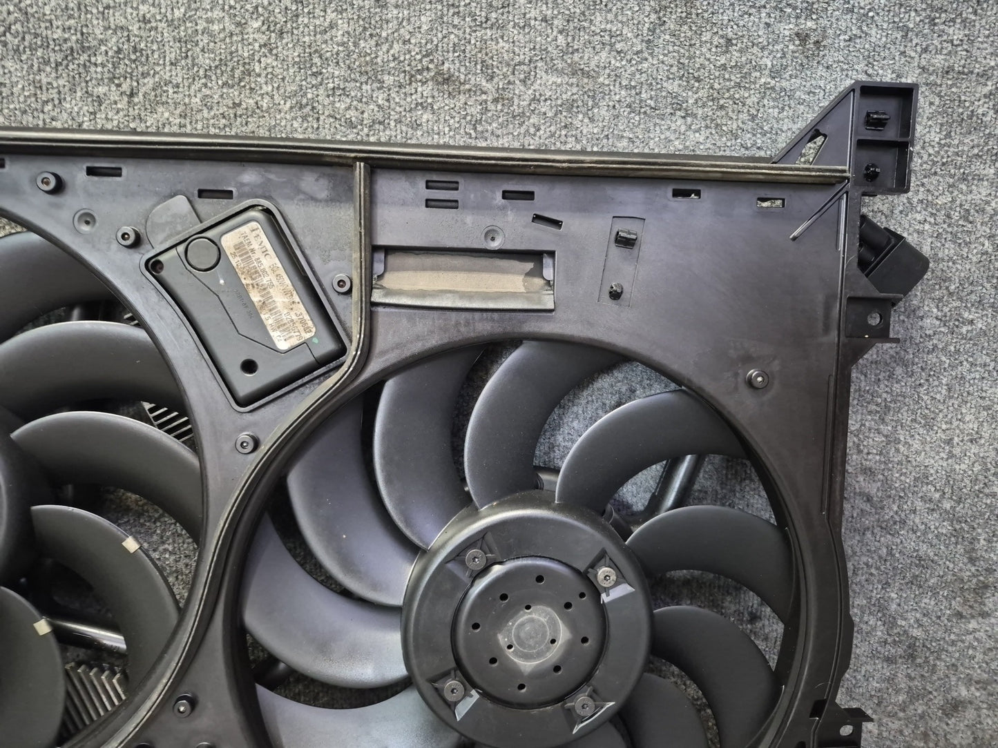 2005 Bentley Continental GT Engine Cooling Radiator Fan Motor Shroud Assy 49K