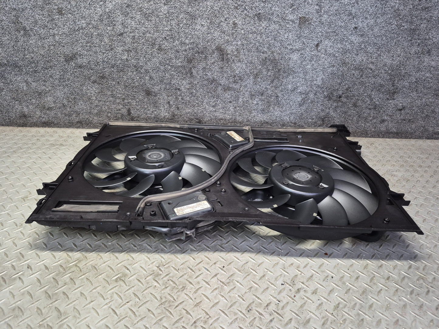 2005 Bentley Continental GT Engine Cooling Radiator Fan Motor Shroud Assy 49K