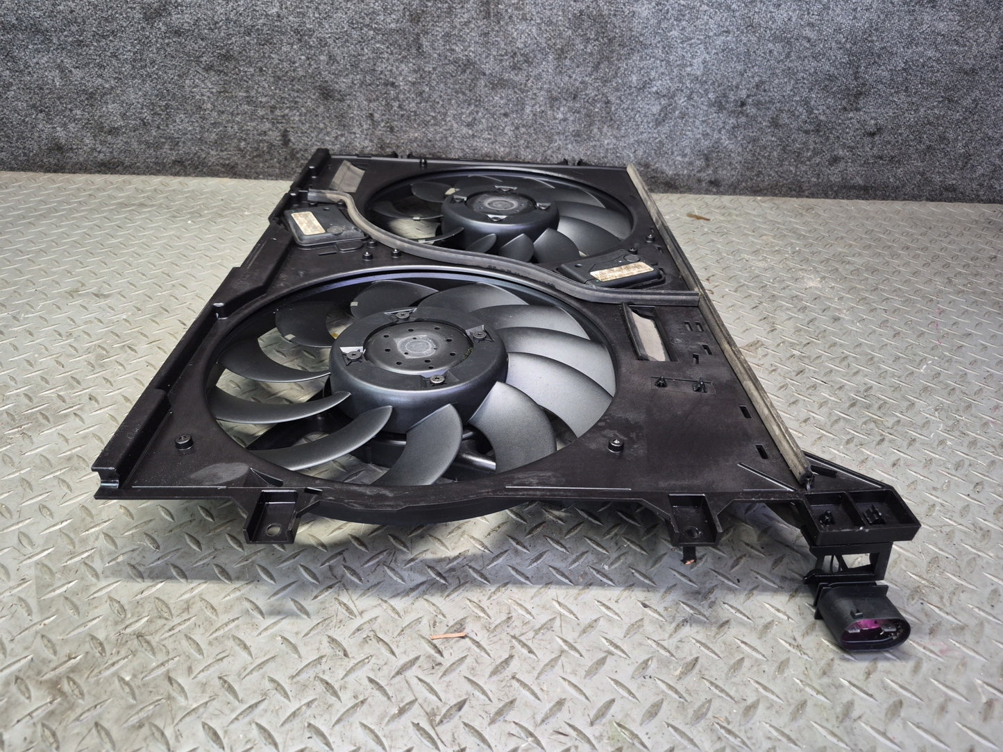 2005 Bentley Continental GT Engine Cooling Radiator Fan Motor Shroud Assy 49K