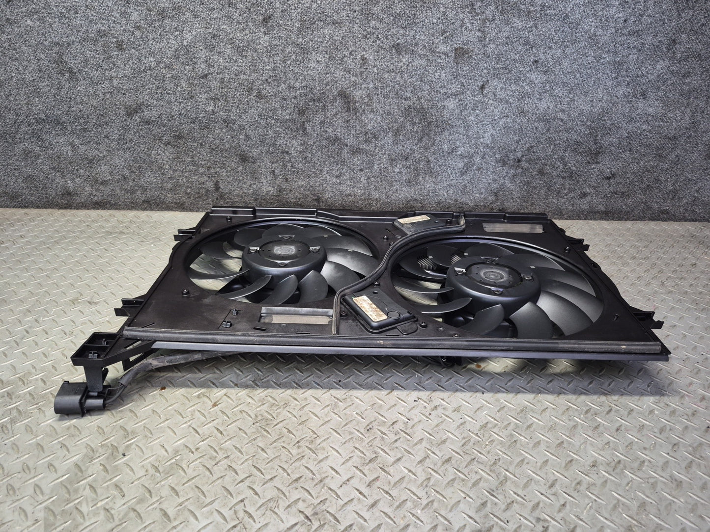 2005 Bentley Continental GT Engine Cooling Radiator Fan Motor Shroud Assy 49K