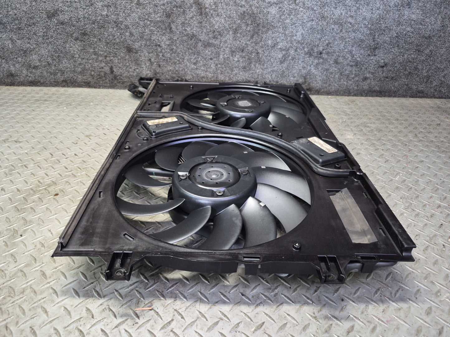 2005 Bentley Continental GT Engine Cooling Radiator Fan Motor Shroud Assy 49K