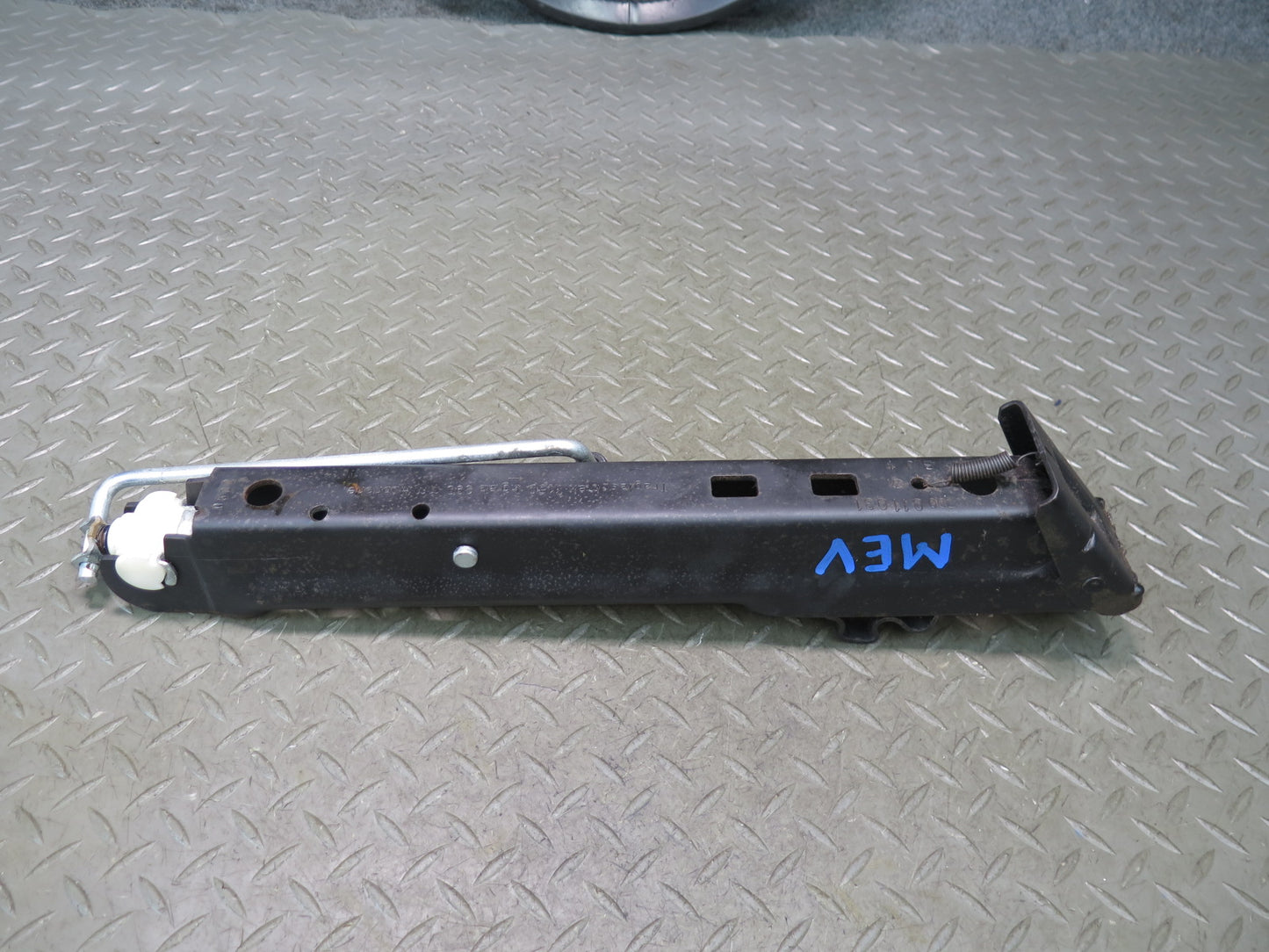97-03 VW Eurovan T4 Emergency Spare Tire Lift Jack Screw Tool Set OEM