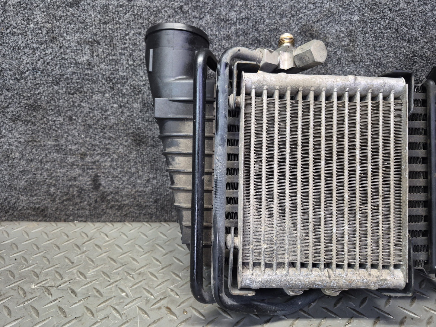 03-10 Bentley Continental GT Right Intercooler Radiator 3W0145804A
