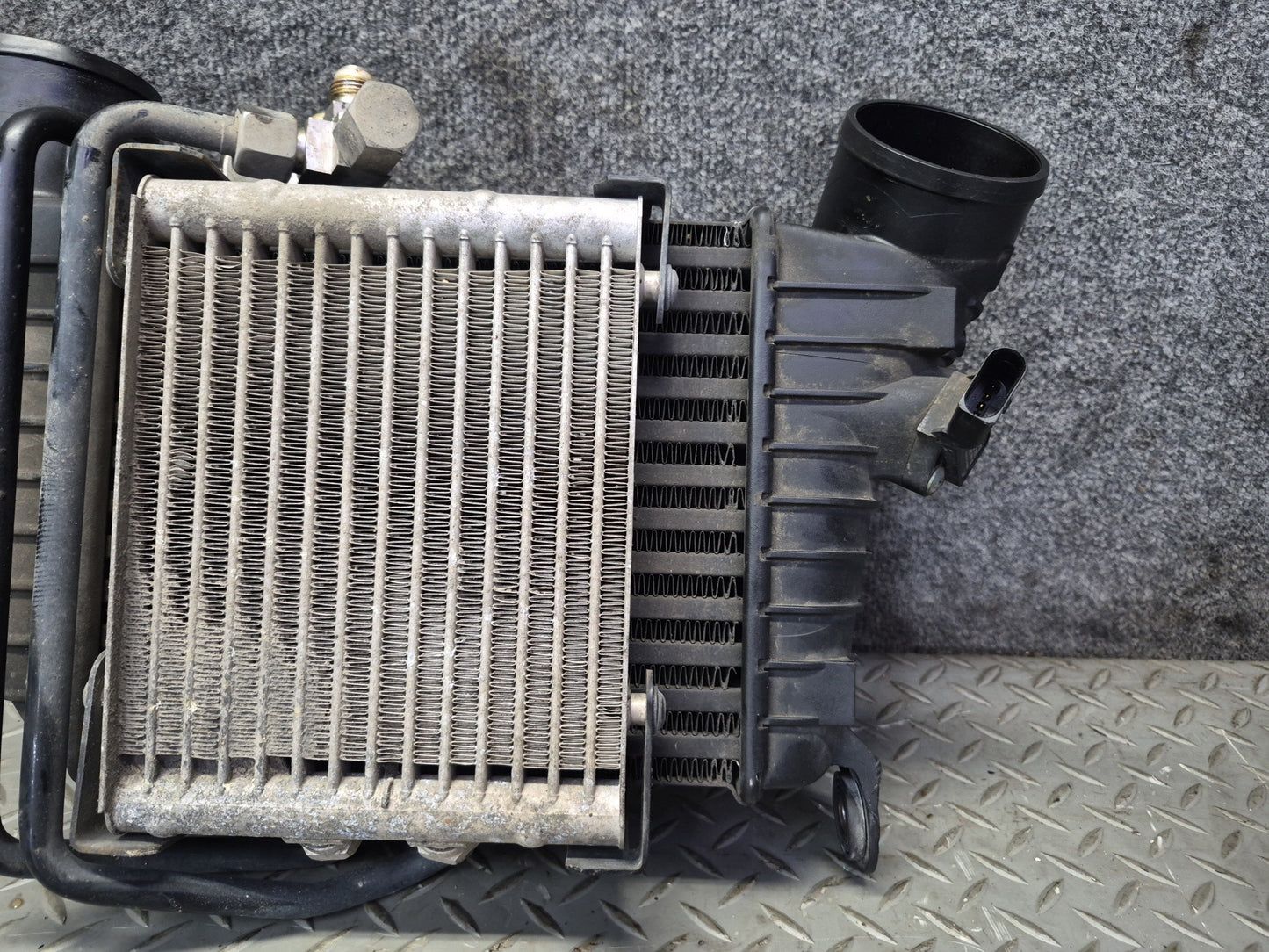 03-10 Bentley Continental GT Right Intercooler Radiator 3W0145804A