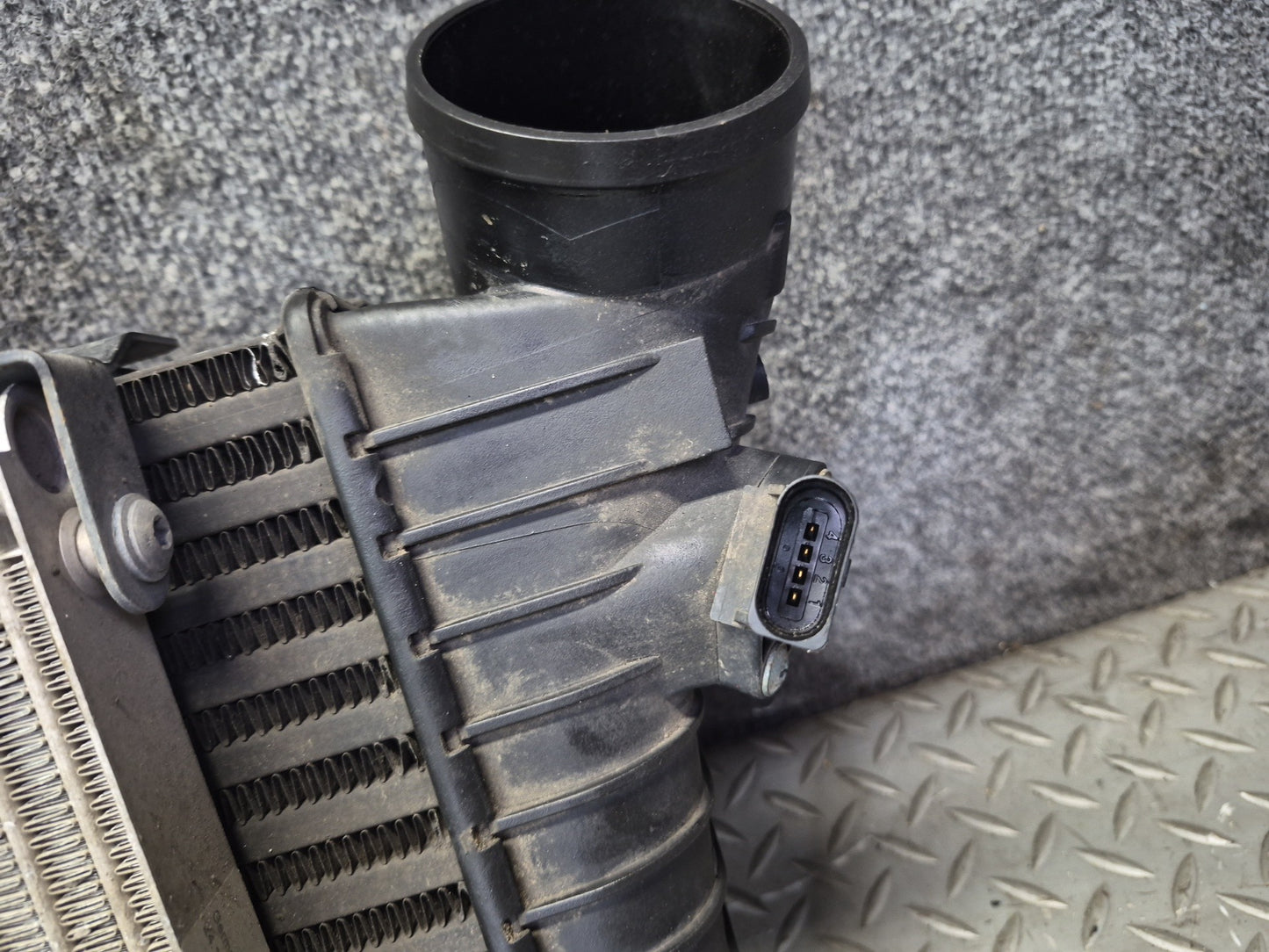 03-10 Bentley Continental GT Right Intercooler Radiator 3W0145804A