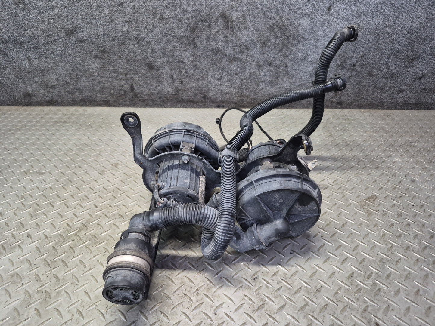 03-10 Bentley Continental GT Dual Secondary Air Injection Smog Pump 3W0131083B