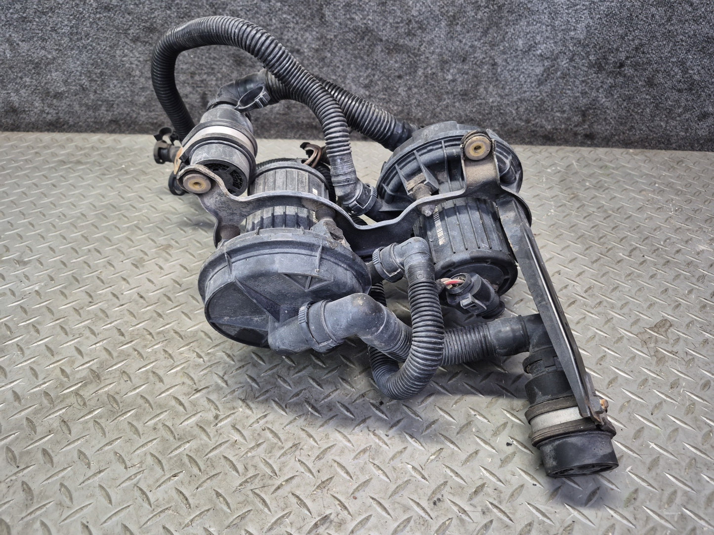 03-10 Bentley Continental GT Dual Secondary Air Injection Smog Pump 3W0131083B