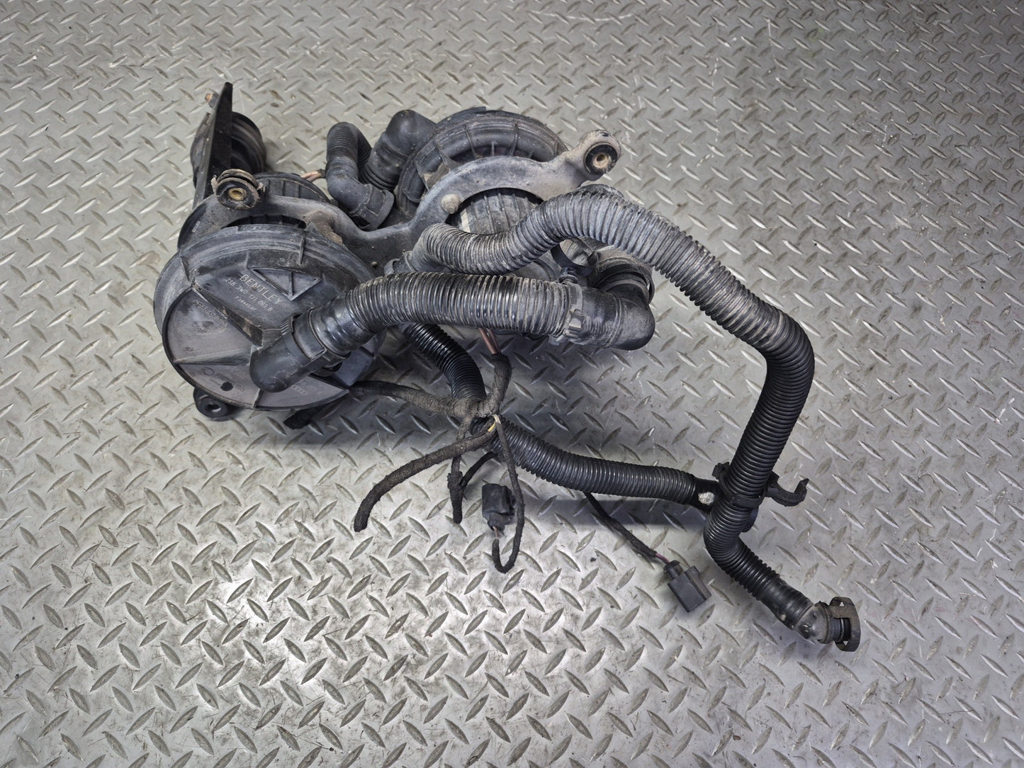 03-10 Bentley Continental GT Dual Secondary Air Injection Smog Pump 3W0131083B