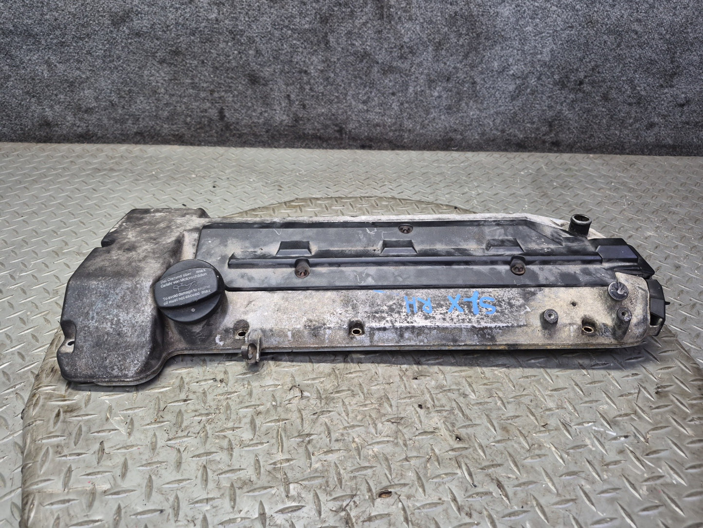 96-98 Mercedes R129 SL500 M119 Engine Motor Right Cylinder Head Valve Cover OEM
