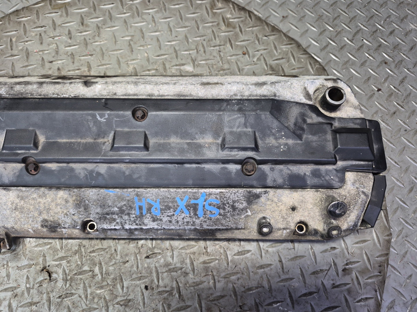 96-98 Mercedes R129 SL500 M119 Engine Motor Right Cylinder Head Valve Cover OEM
