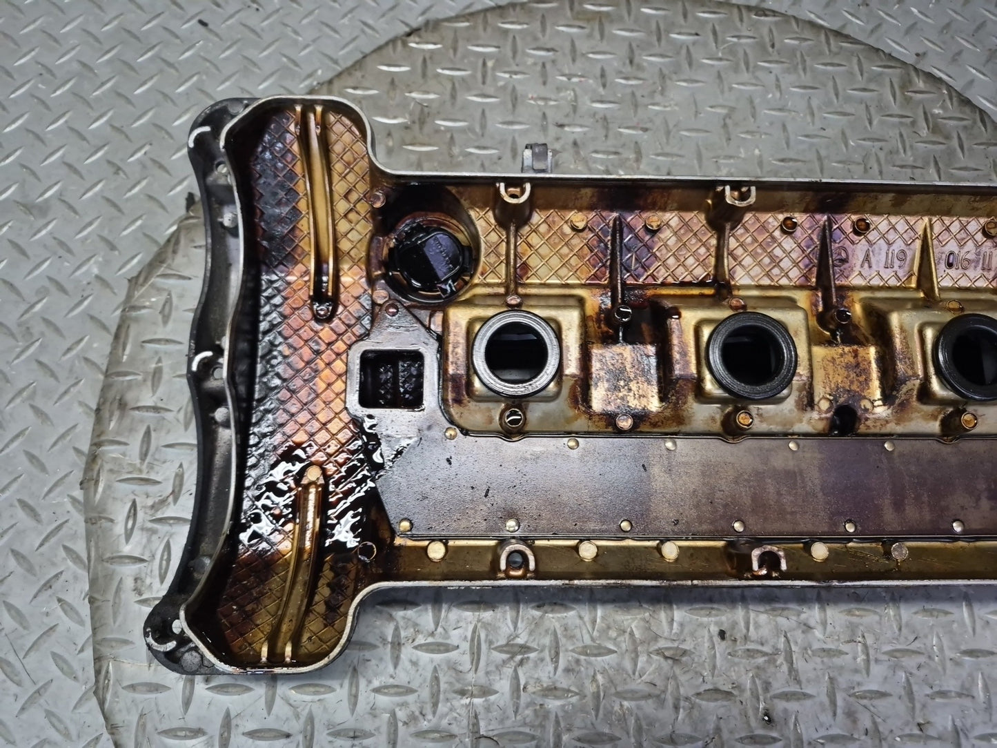 96-98 Mercedes R129 SL500 M119 Engine Motor Right Cylinder Head Valve Cover OEM