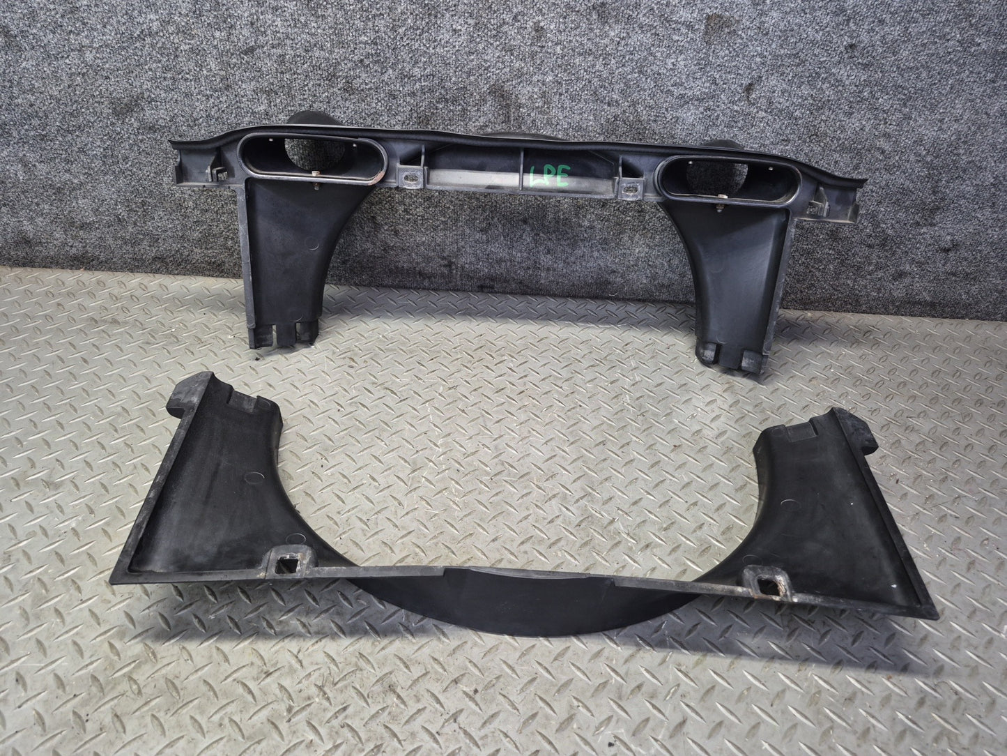 1984-1986 Porsche 928 S Engine Motor Radiator Cooling Fan Shroud