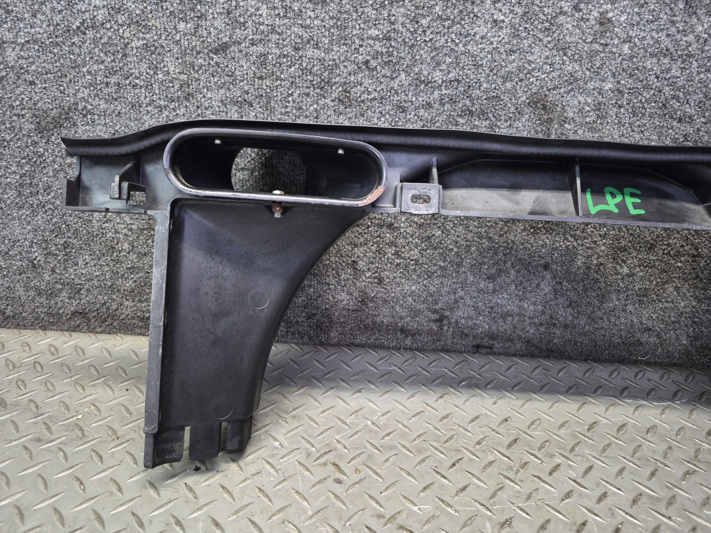 1984-1986 Porsche 928 S Engine Motor Radiator Cooling Fan Shroud