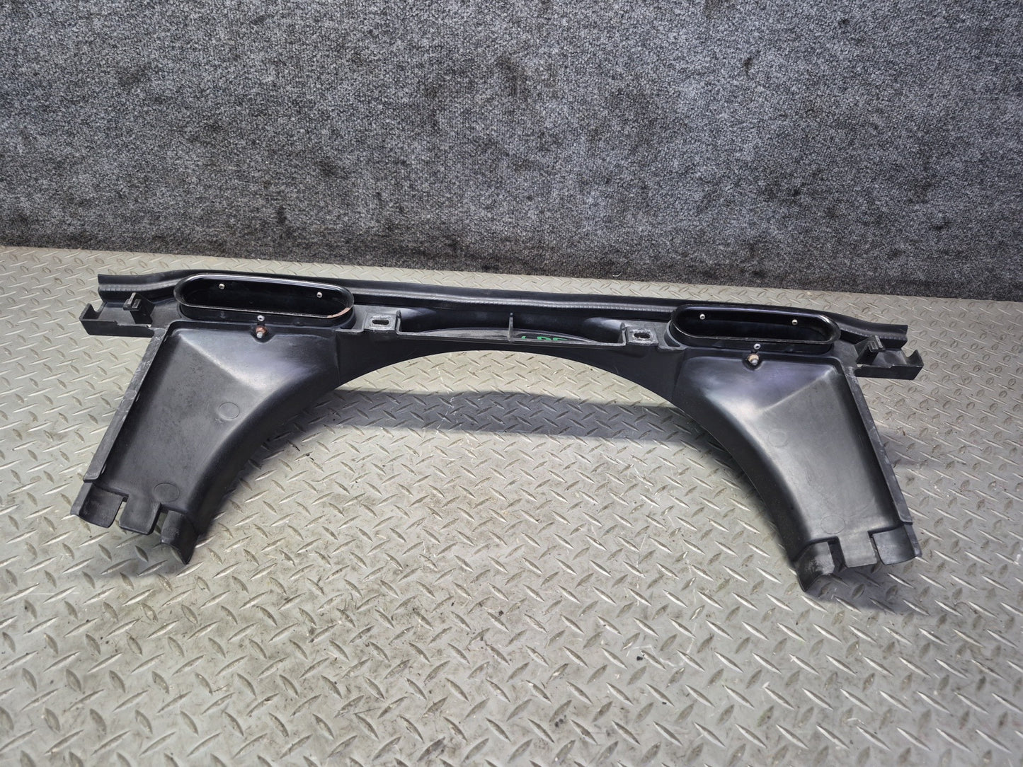 1984-1986 Porsche 928 S Engine Motor Radiator Cooling Fan Shroud