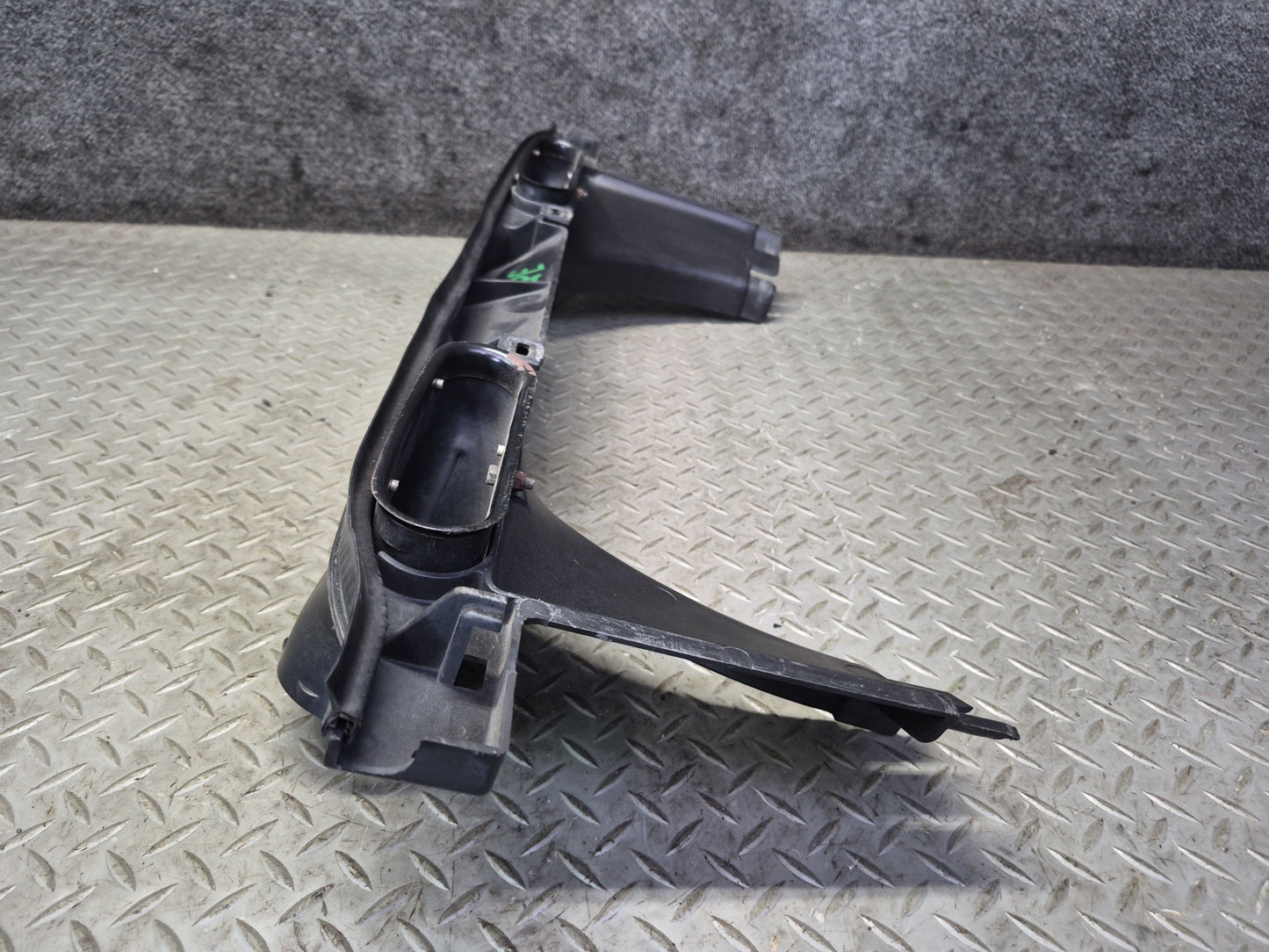 1984-1986 Porsche 928 S Engine Motor Radiator Cooling Fan Shroud