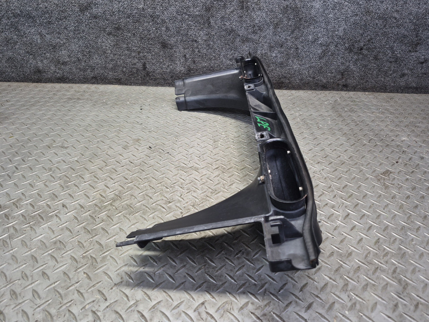 1984-1986 Porsche 928 S Engine Motor Radiator Cooling Fan Shroud
