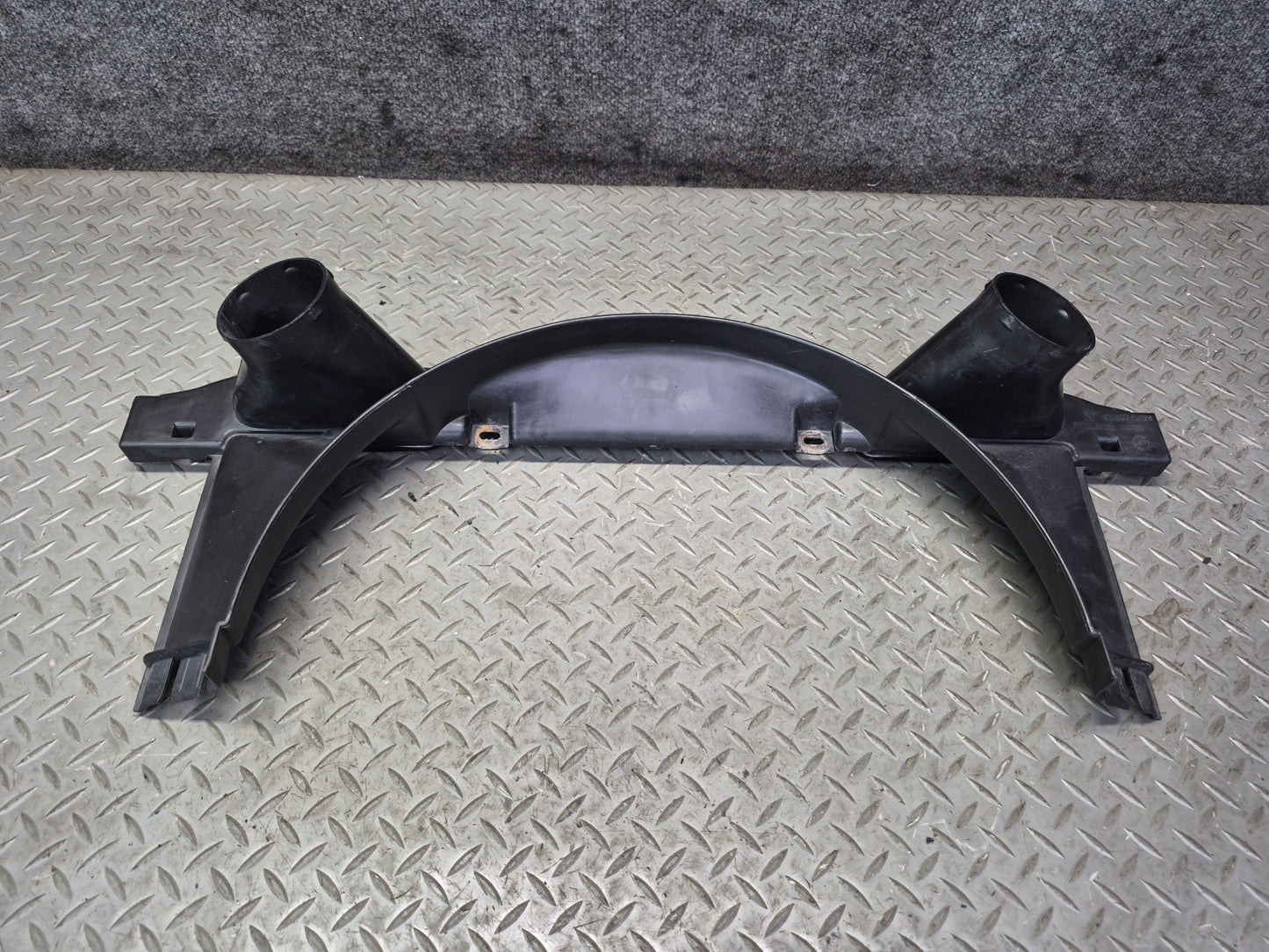 1984-1986 Porsche 928 S Engine Motor Radiator Cooling Fan Shroud