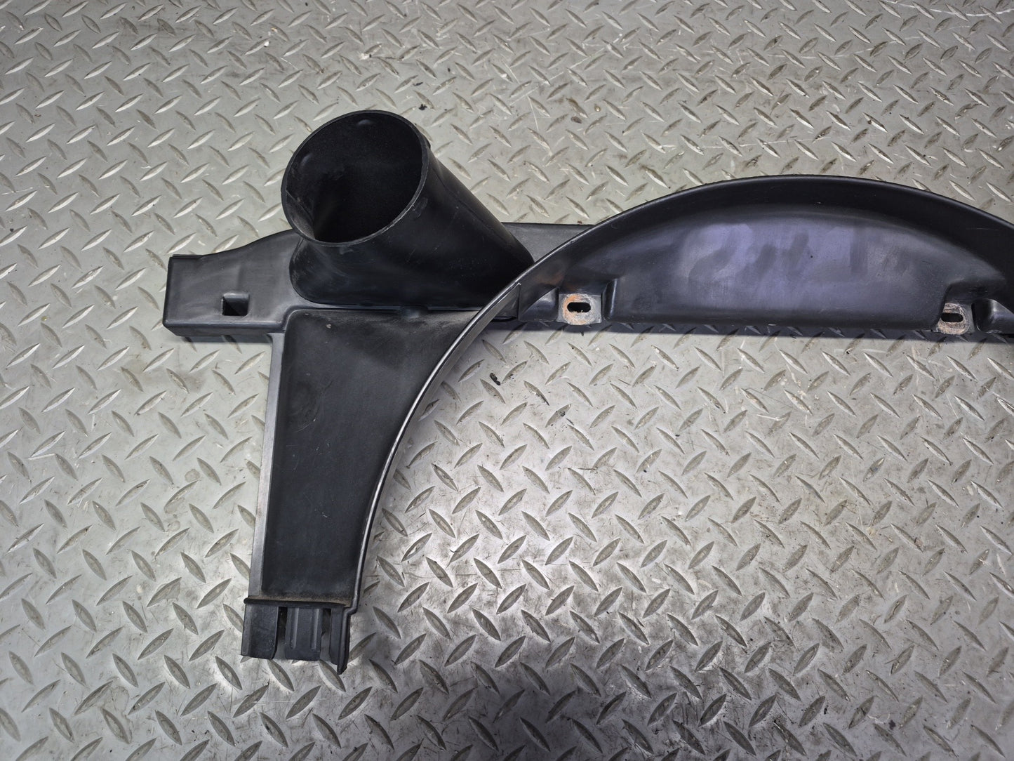1984-1986 Porsche 928 S Engine Motor Radiator Cooling Fan Shroud