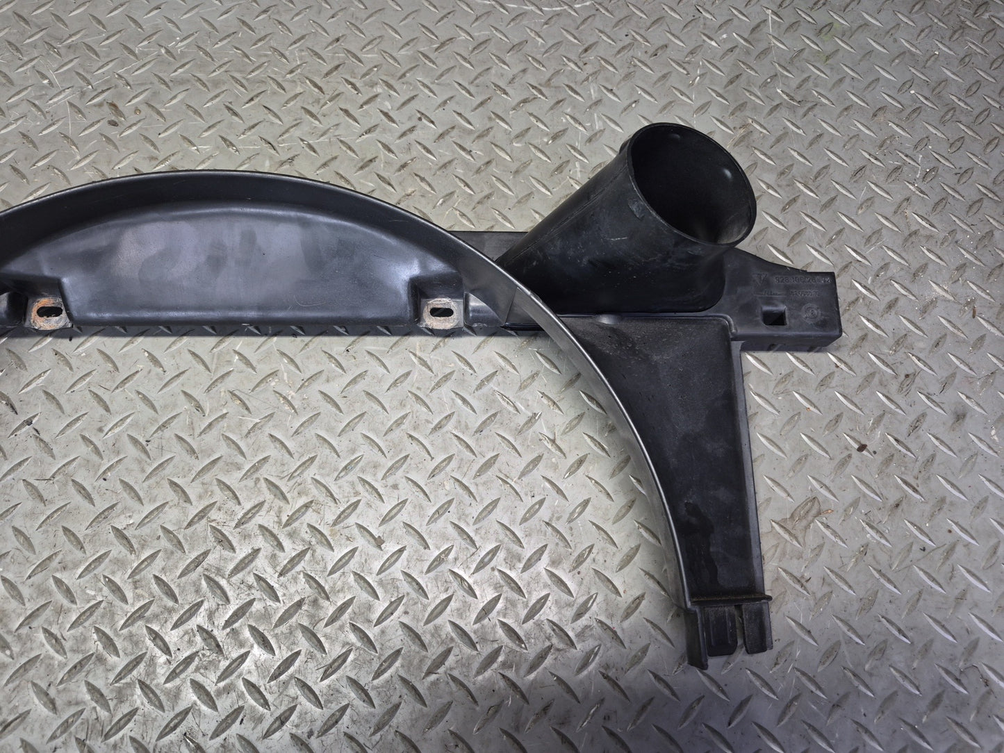 1984-1986 Porsche 928 S Engine Motor Radiator Cooling Fan Shroud