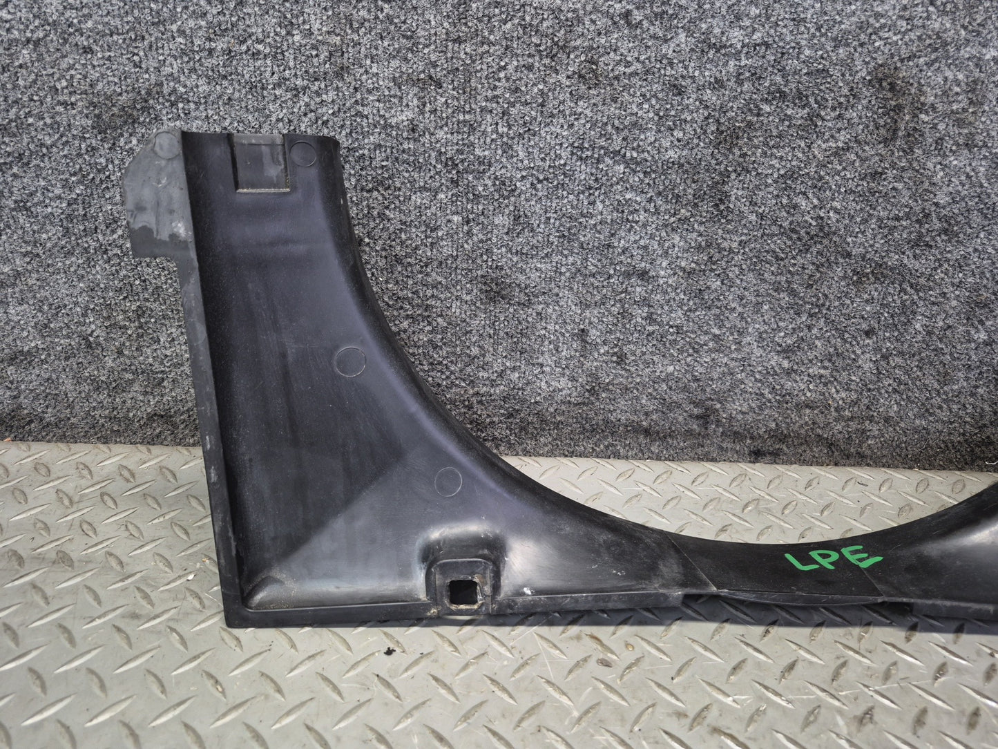 1984-1986 Porsche 928 S Engine Motor Radiator Cooling Fan Shroud