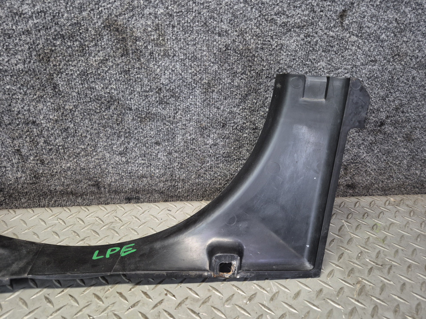 1984-1986 Porsche 928 S Engine Motor Radiator Cooling Fan Shroud