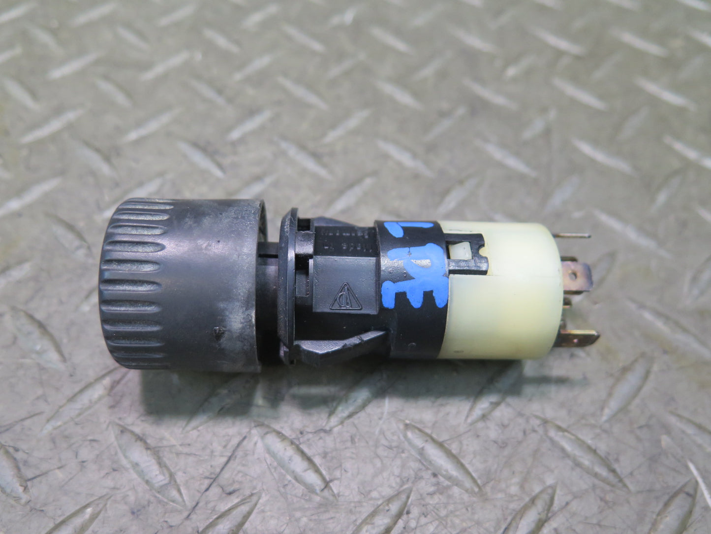 1984-1991 Porsche 928 Rear Window Defrost Button Switch 92861310701