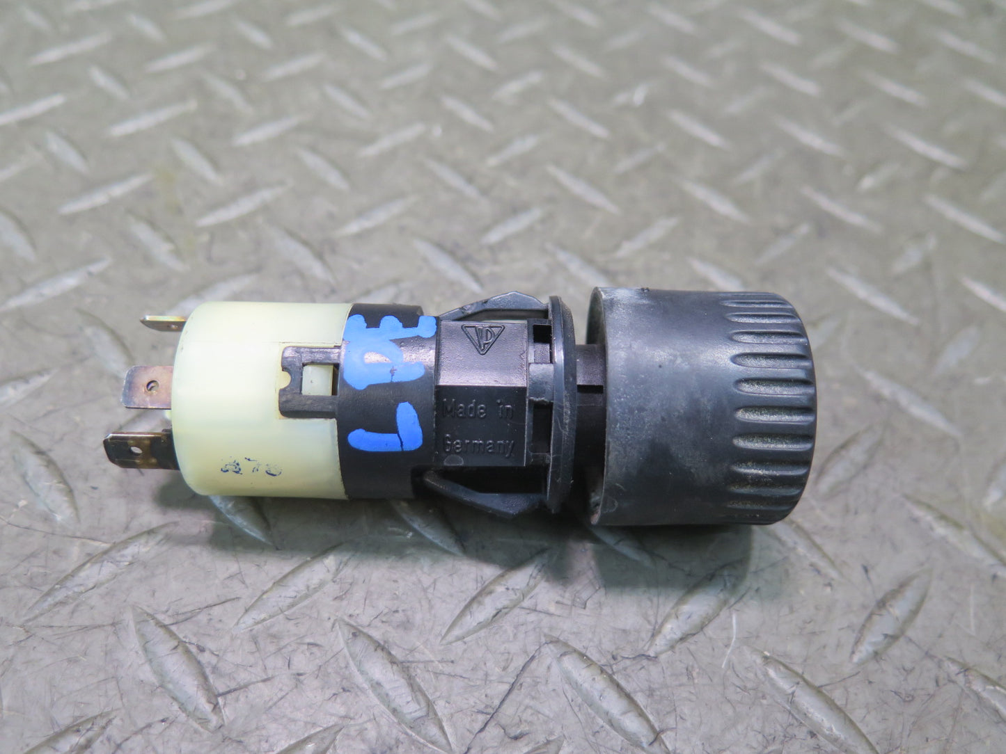 1984-1991 Porsche 928 Rear Window Defrost Button Switch 92861310701