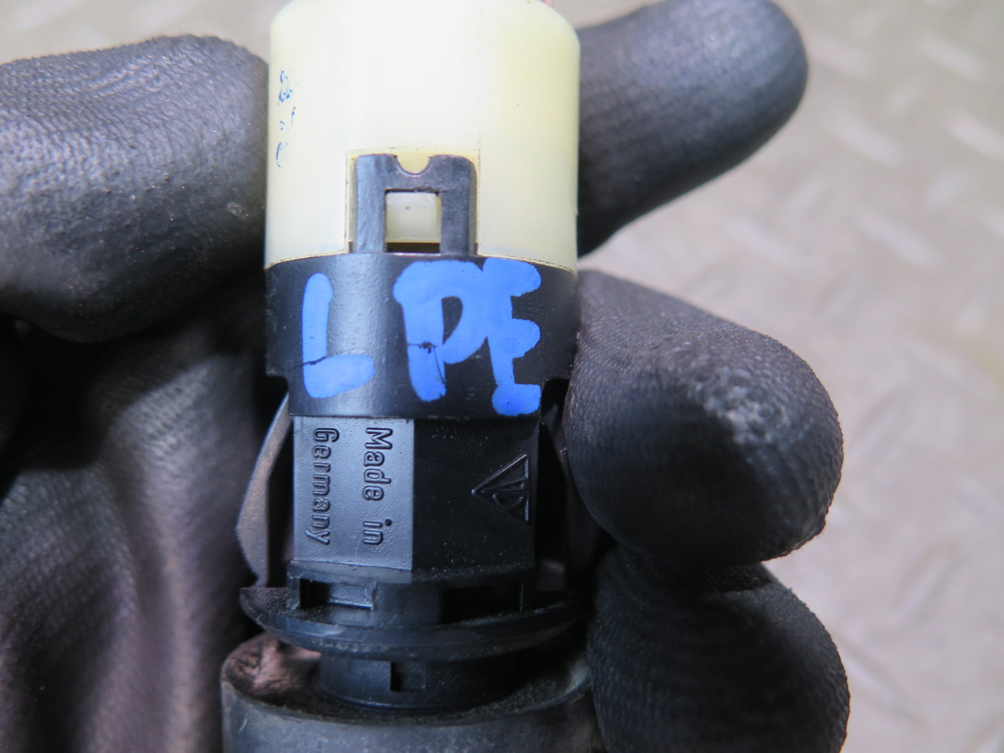 1984-1991 Porsche 928 Rear Window Defrost Button Switch 92861310701