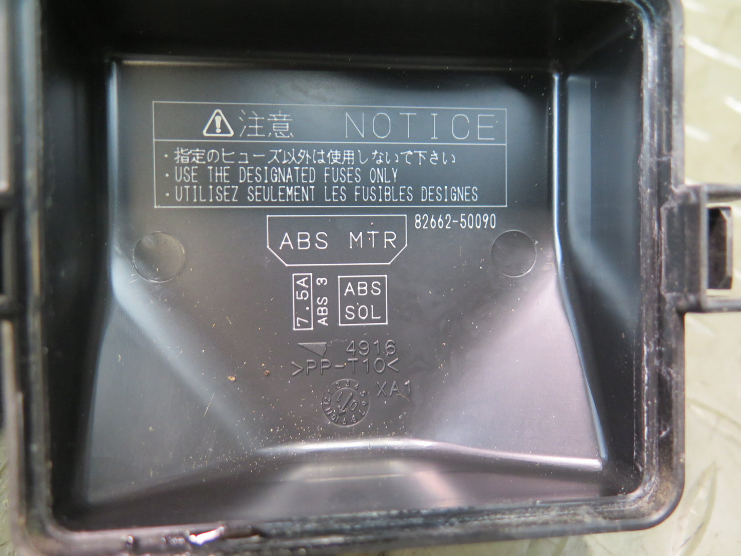 01-03 Lexus UCF30L LS430 Engine Bay ABS Skid Fuse Relay Box Module OEM