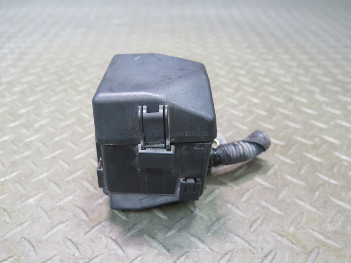 01-03 Lexus UCF30L LS430 Engine Bay ABS Skid Fuse Relay Box Module OEM