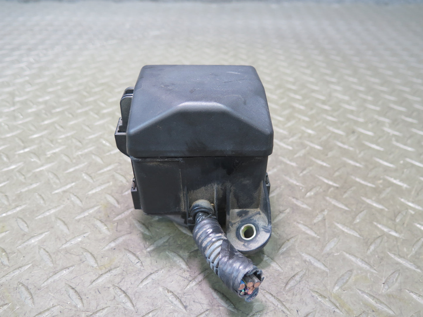 01-03 Lexus UCF30L LS430 Engine Bay ABS Skid Fuse Relay Box Module OEM