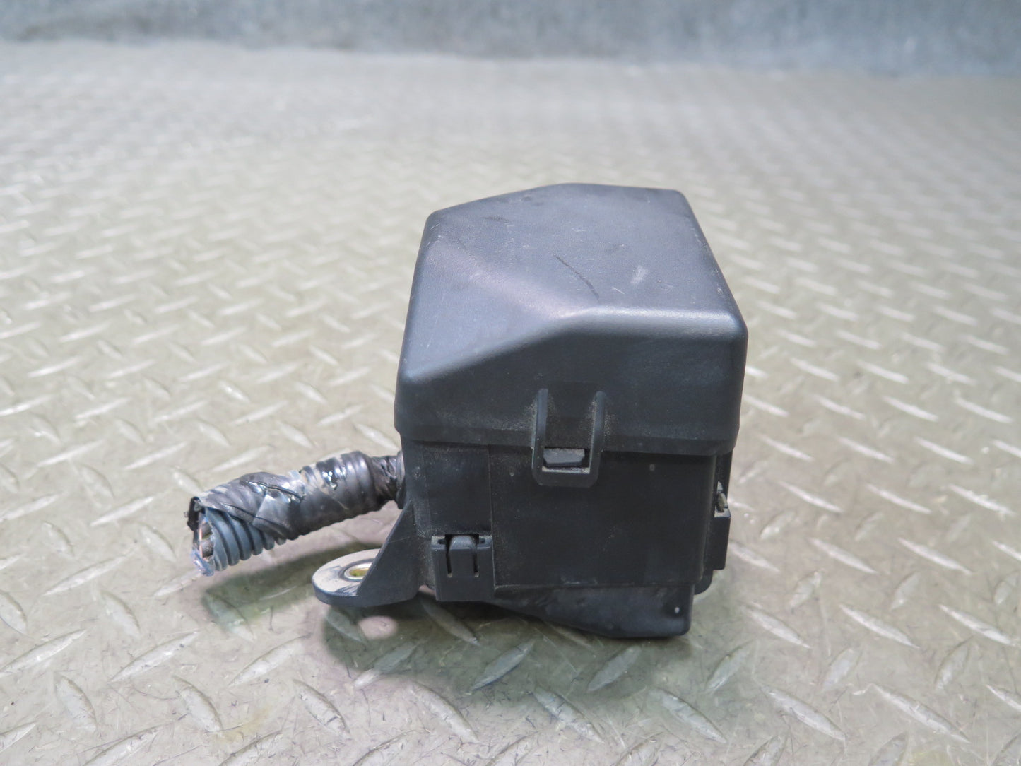 01-03 Lexus UCF30L LS430 Engine Bay ABS Skid Fuse Relay Box Module OEM