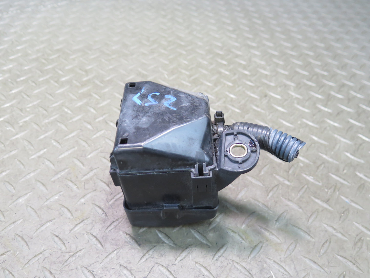 01-03 Lexus UCF30L LS430 Engine Bay ABS Skid Fuse Relay Box Module OEM