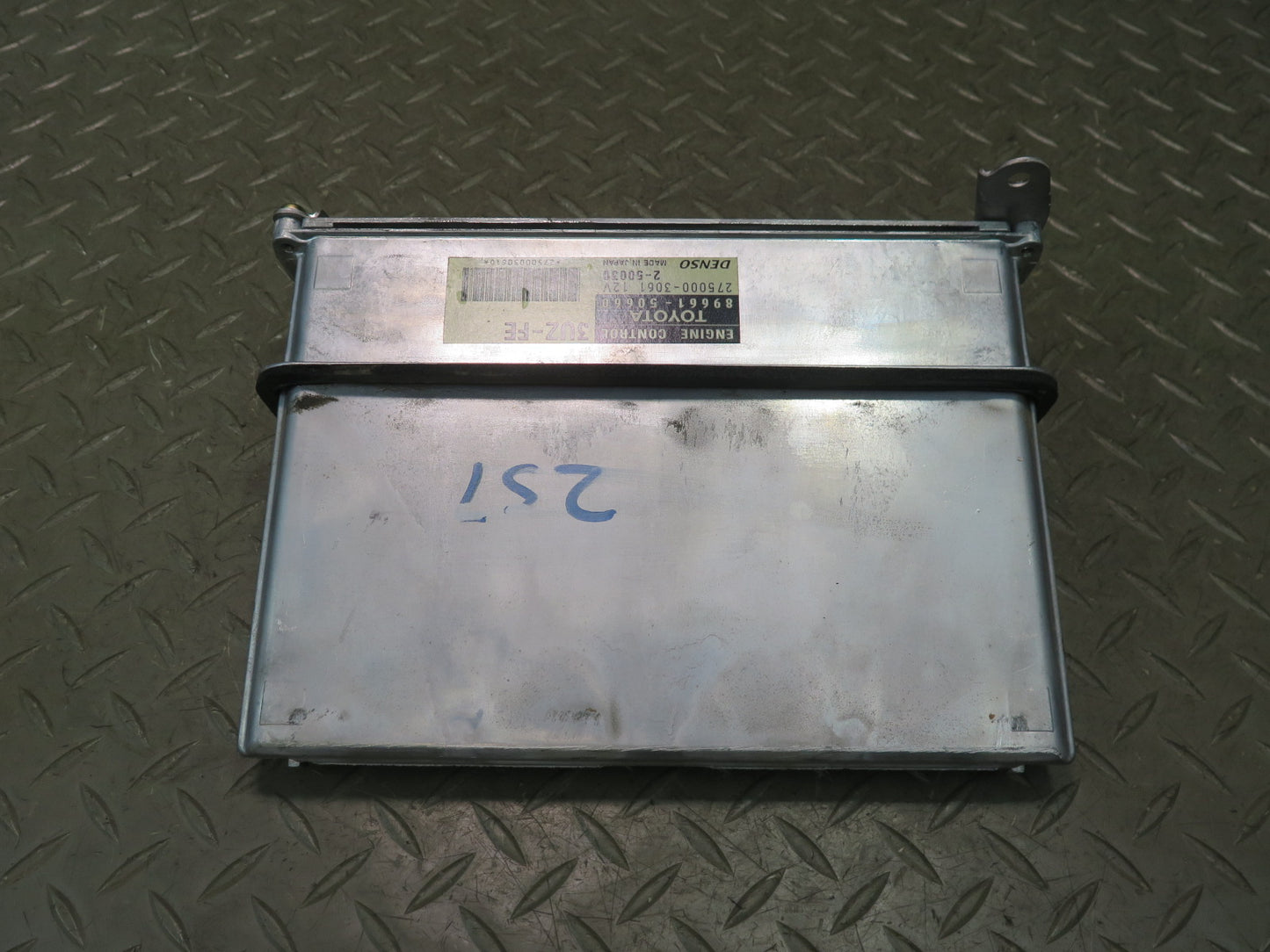 01-02 Lexus UCF30L LS430 Engine ECU ECM Computer Control Module 89661-50660