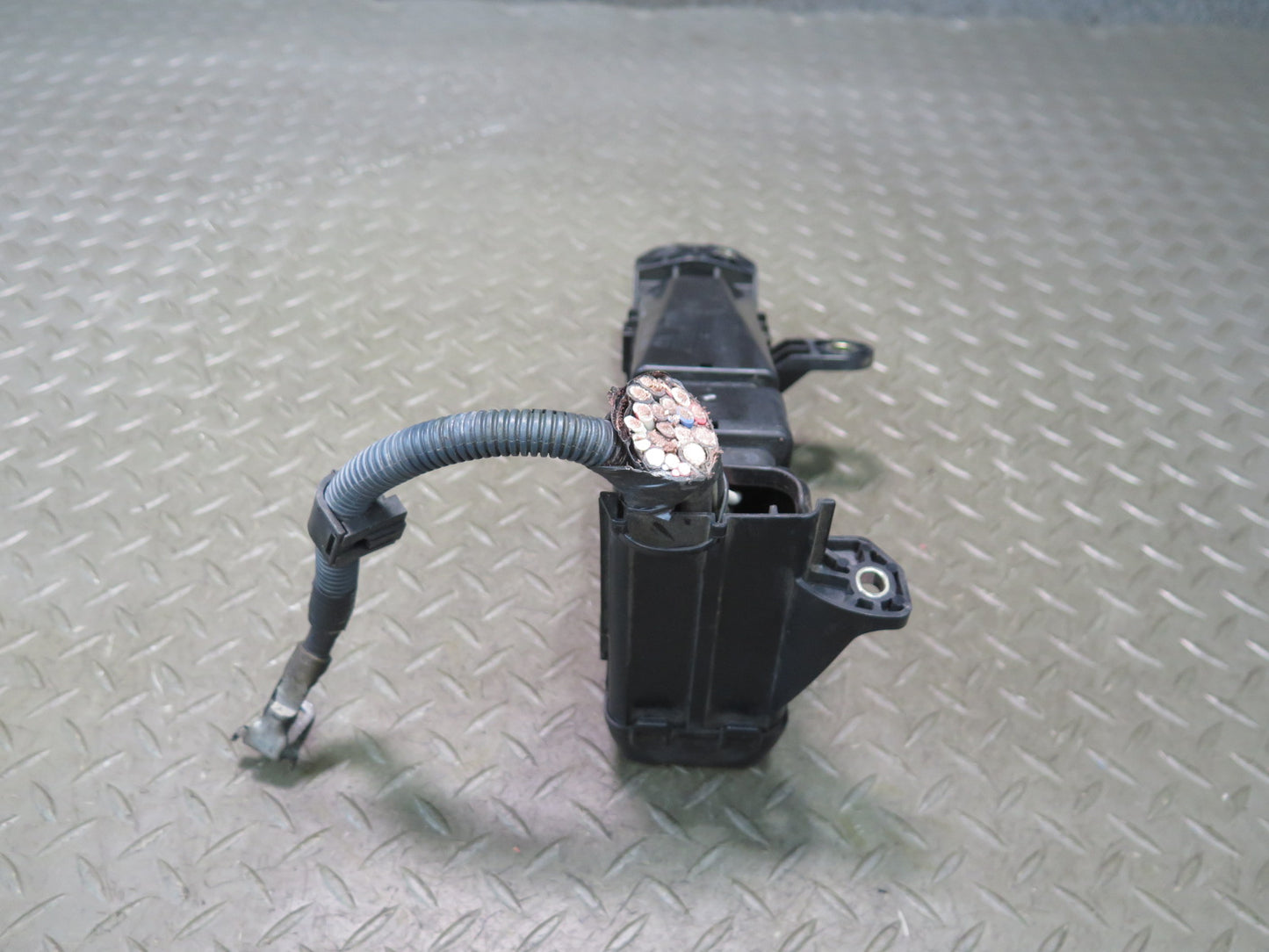 01-03 Lexus UCF30L LS430 Under Hood Junction Fuse Relay Box OEM