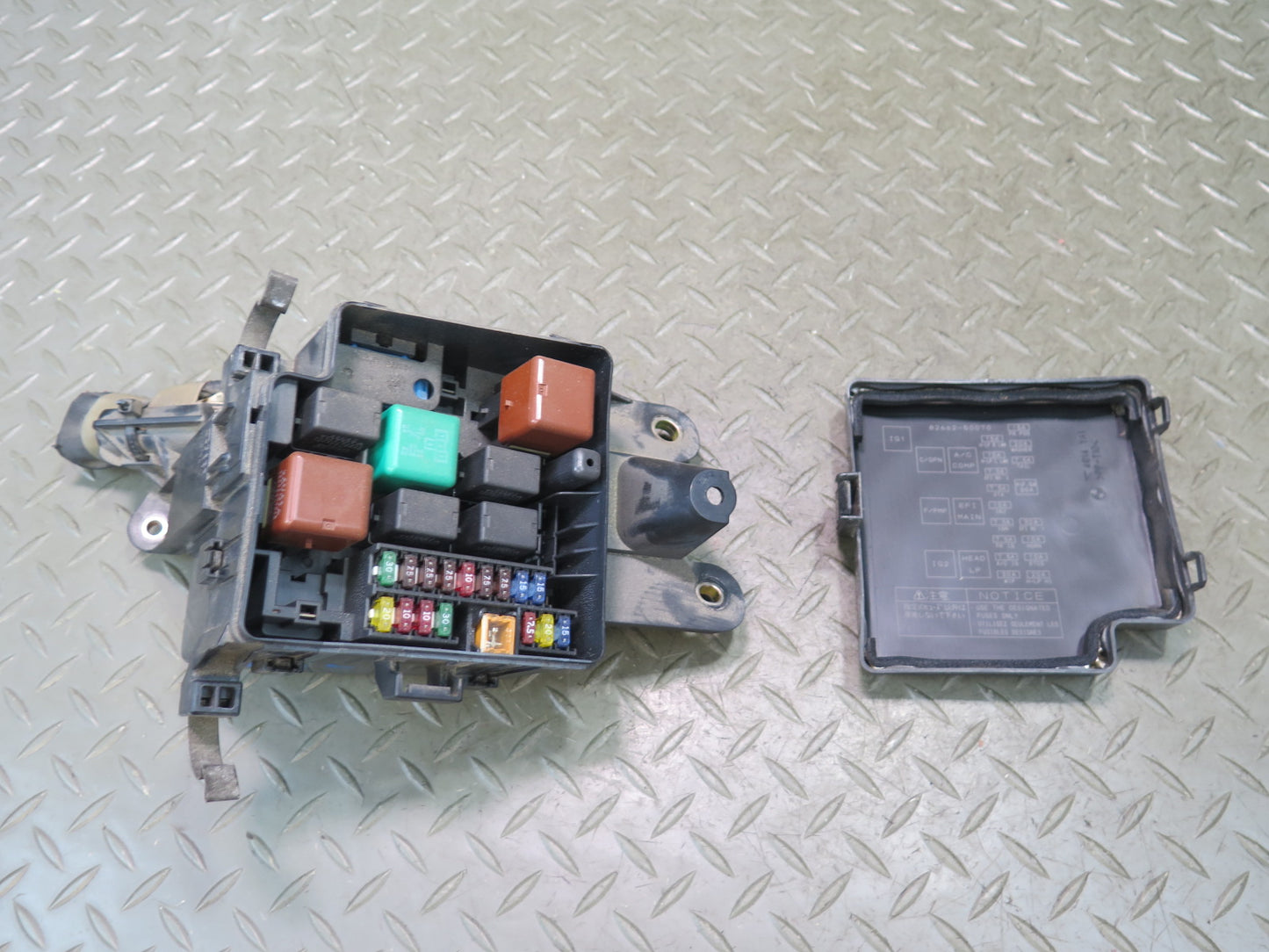01-03 Lexus UCF30L LS430 Under Hood Fuse Relay Box Module OEM