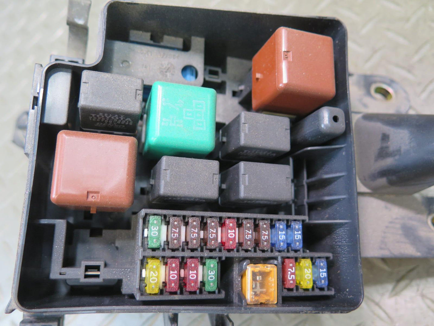 01-03 Lexus UCF30L LS430 Under Hood Fuse Relay Box Module OEM