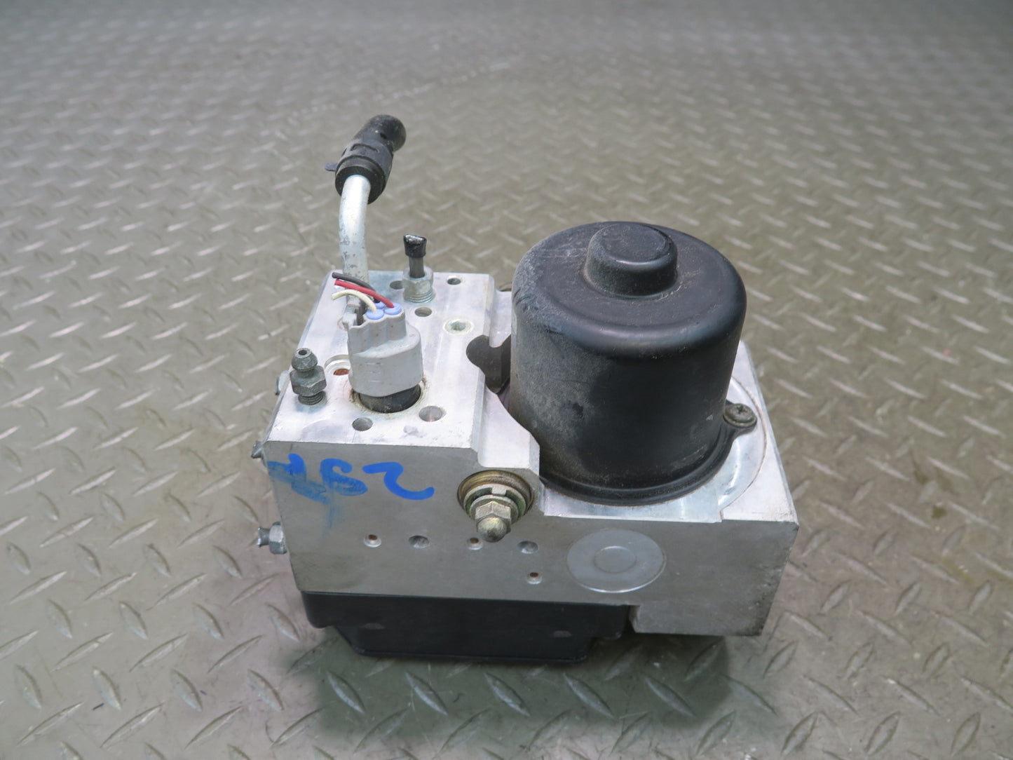 01-03 Lexus UCF30L LS430 Anti Lock Brake ABS Pump Module 44540-50020 OEM