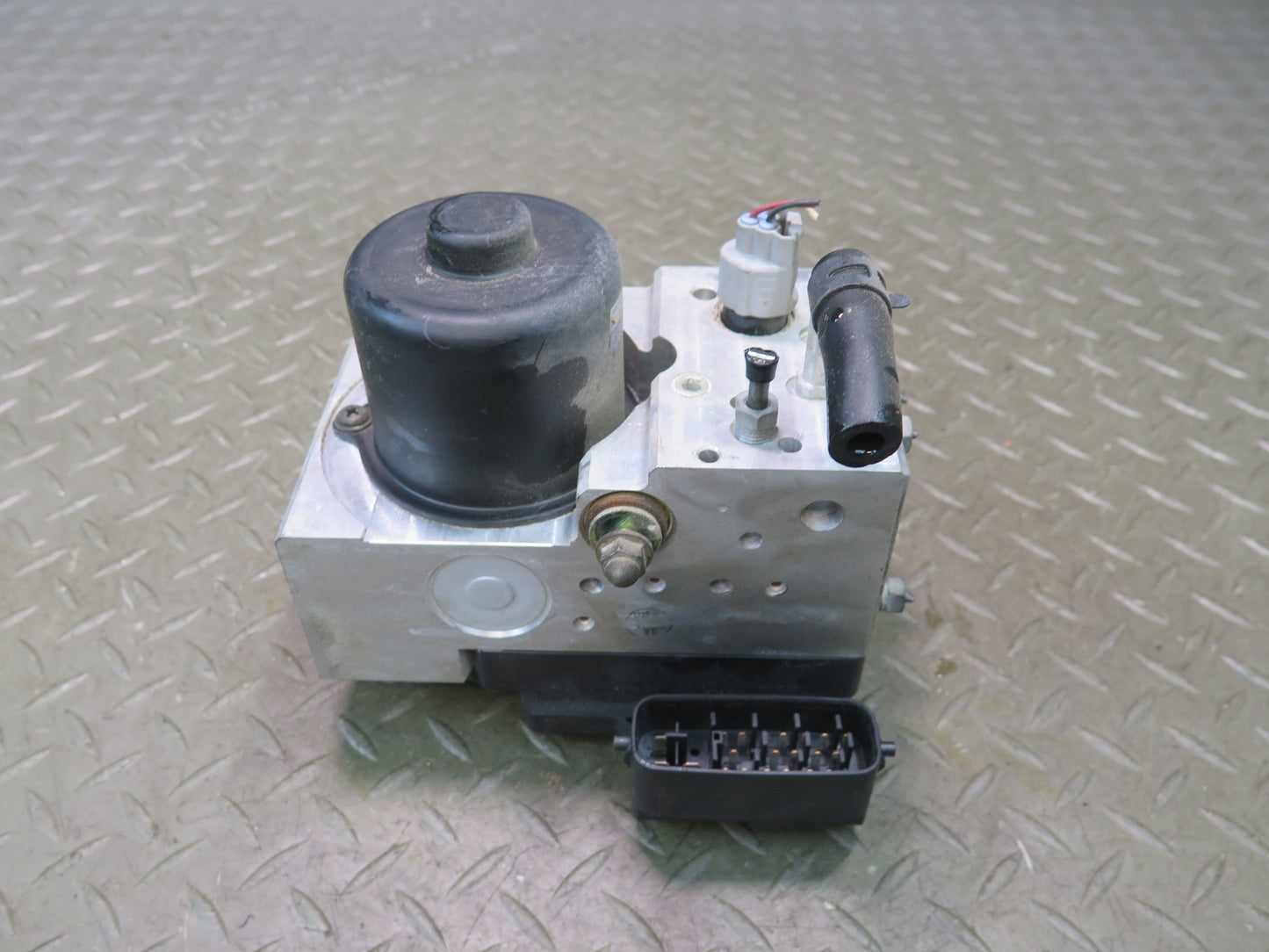 01-03 Lexus UCF30L LS430 Anti Lock Brake ABS Pump Module 44540-50020 OEM