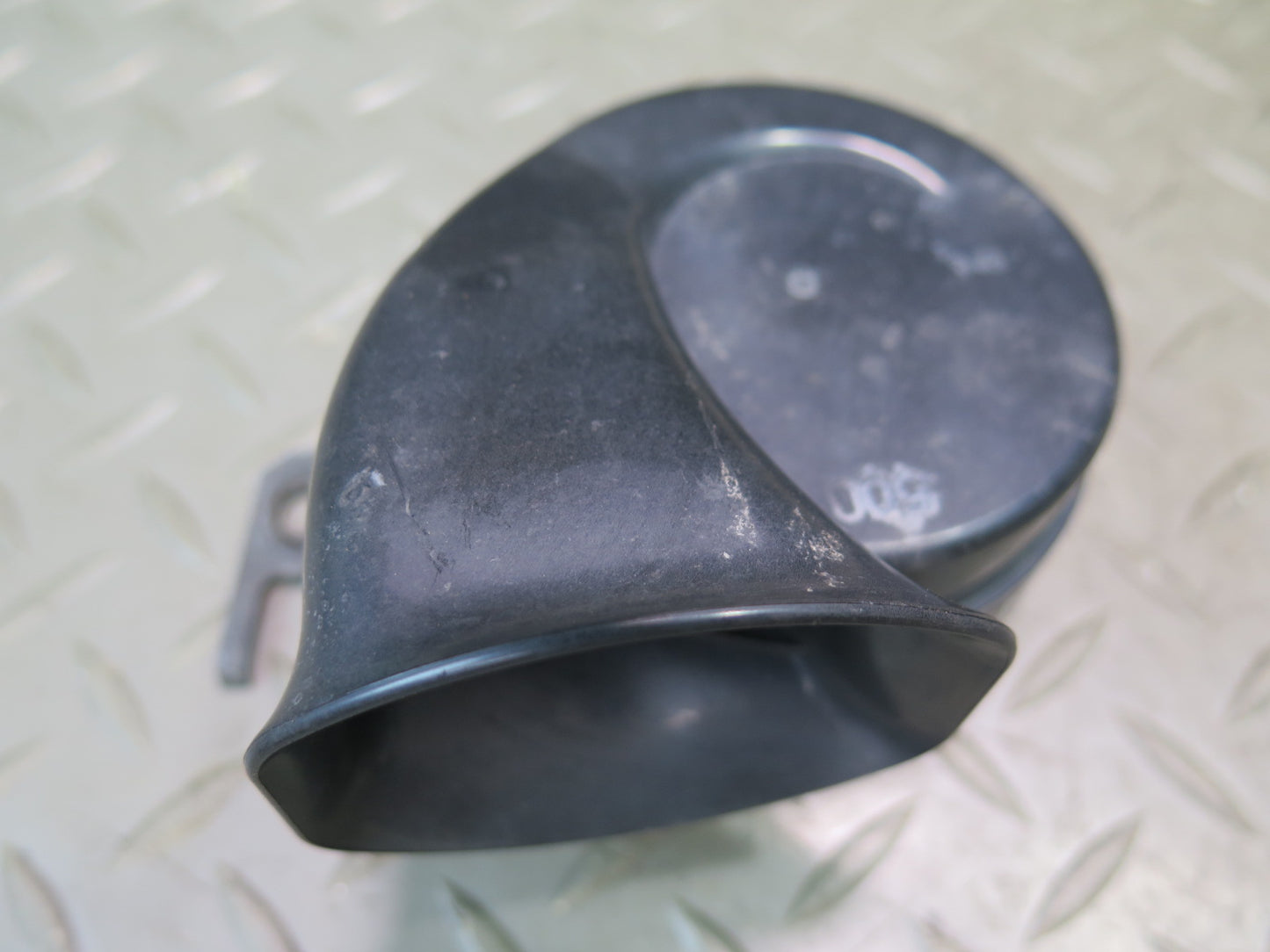 01-03 Lexus UCF30L LS430 Set of 2 High & Low Tone Note Pitch Horn Signal OEM