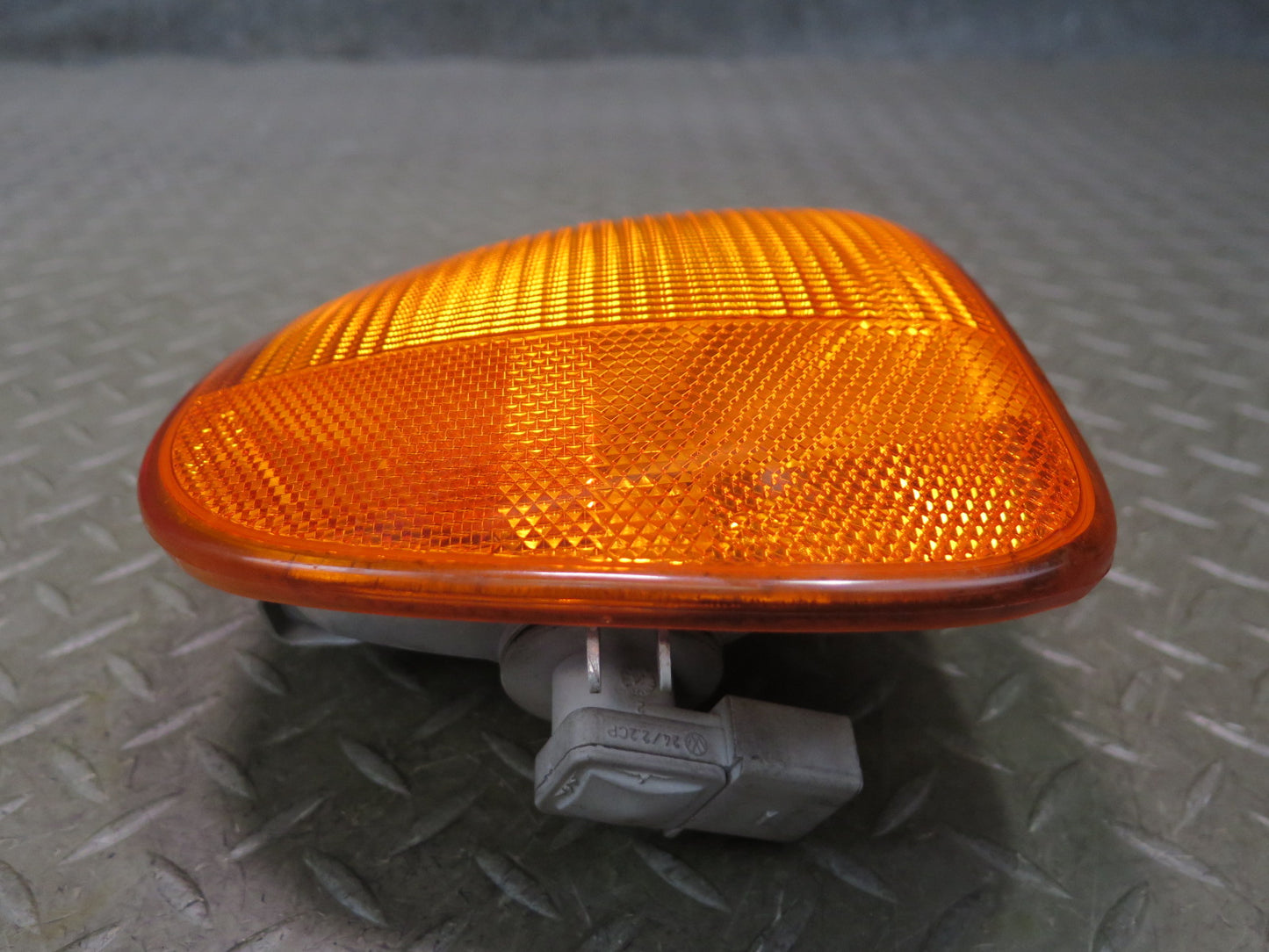 99-03 VW Eurovan T4 Front Right Turn Signal Light Lamp 7D0953042E OEM