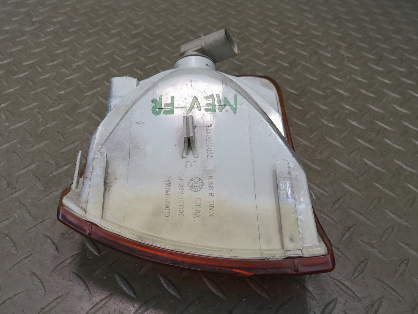 99-03 VW Eurovan T4 Front Right Turn Signal Light Lamp 7D0953042E OEM